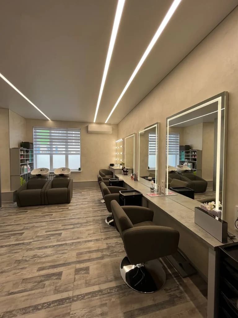 Lisa's Beauty Institut
салон красоты