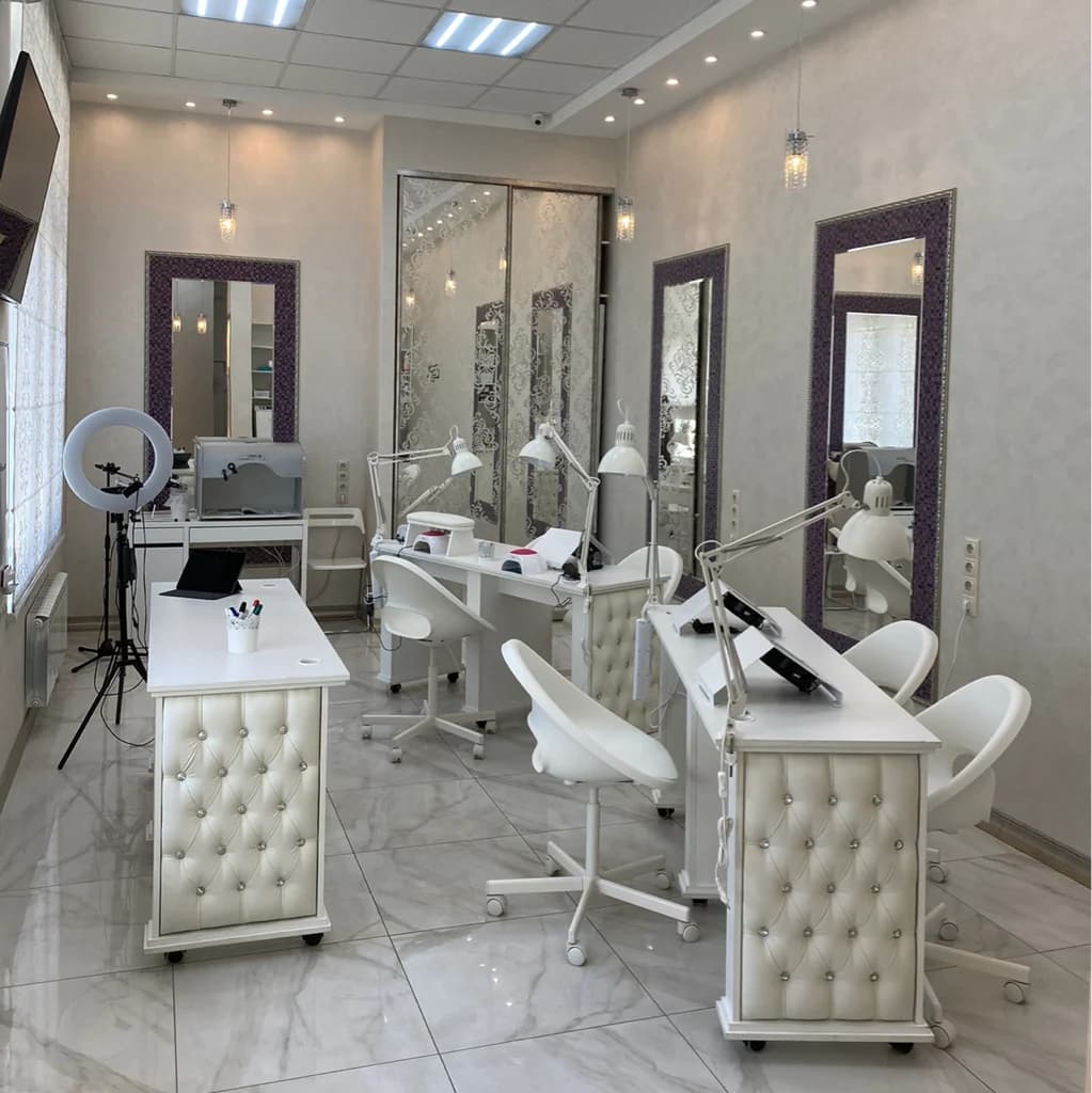 Lomova_nails_studio